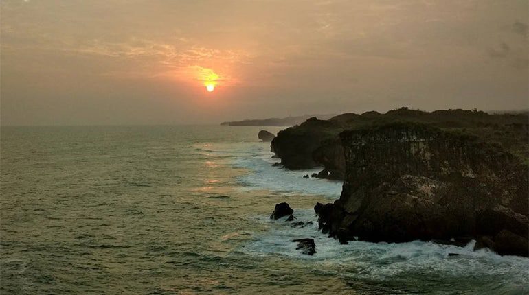 Bukit Kubengan, Tempat Juaranya Melihat Sunrise dan Sunset dekat Pantai Sarangan